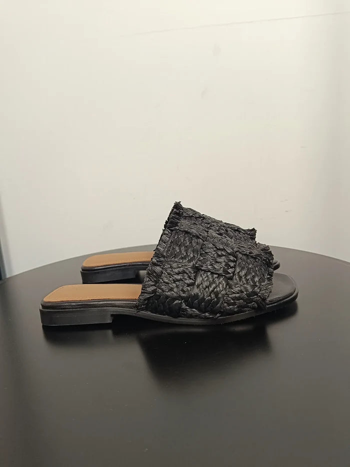 Flattered Black Braided Flats-sandaler NWOT
