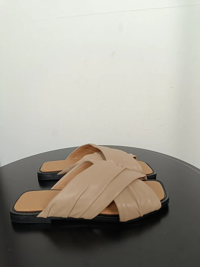 Flattered Gabriella Beige Leather-skinnsandaler NWOT