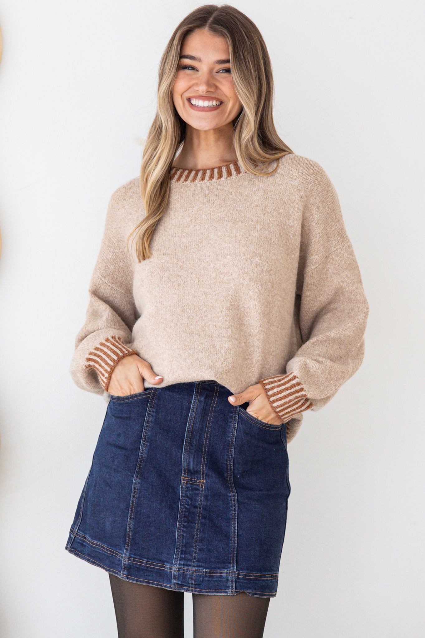 Aura Jumper - Crew Neck Jumper with Contrast Stripe Trim in Mocha