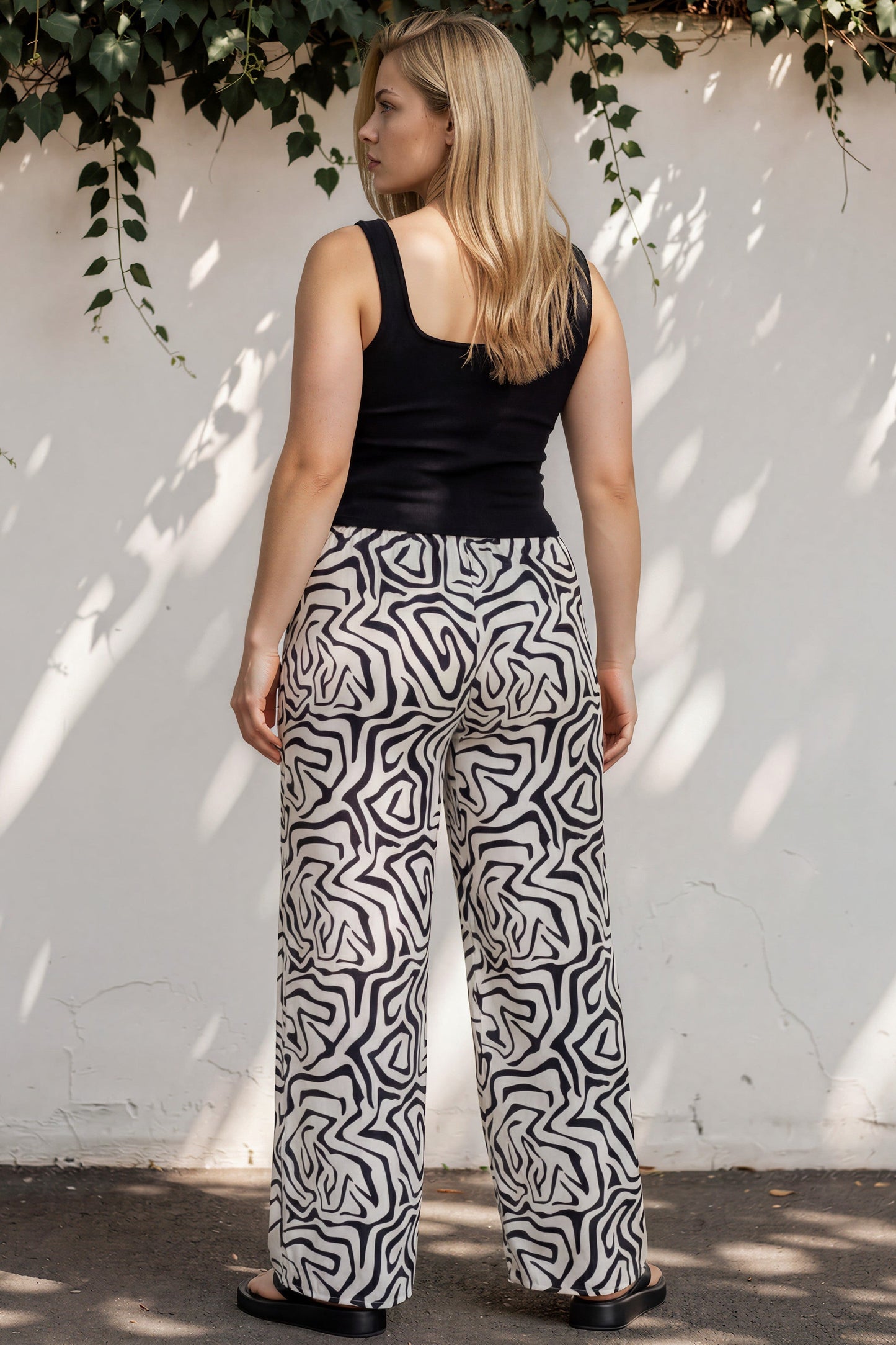 Channing Pants - High Waisted Wide-Leg Pants with Pockets in Jangle Print Black