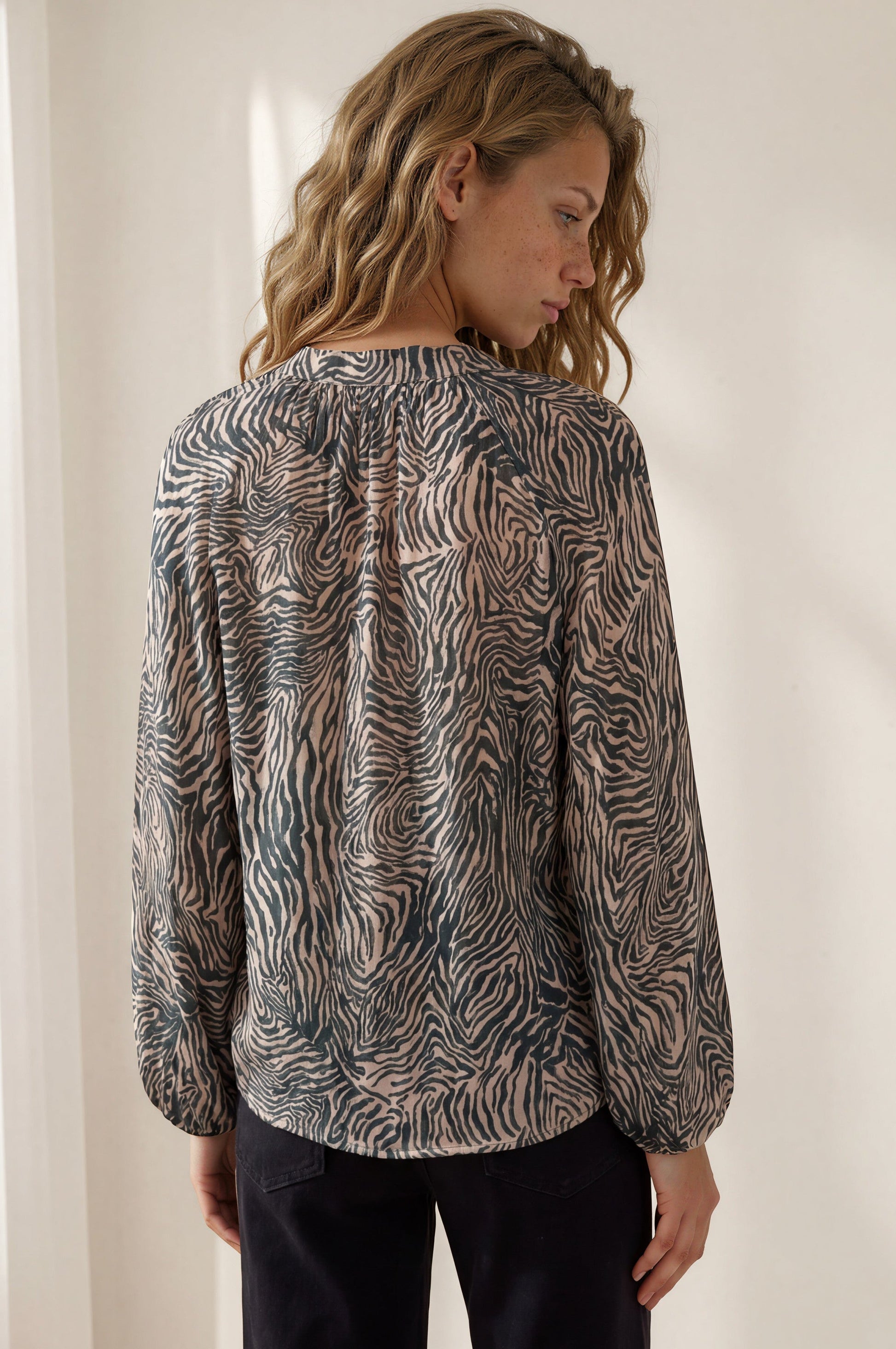 Sergio Blouse - Mandarin Collar Button Down Blouse with Balloon Sleeves in Zebresse Print