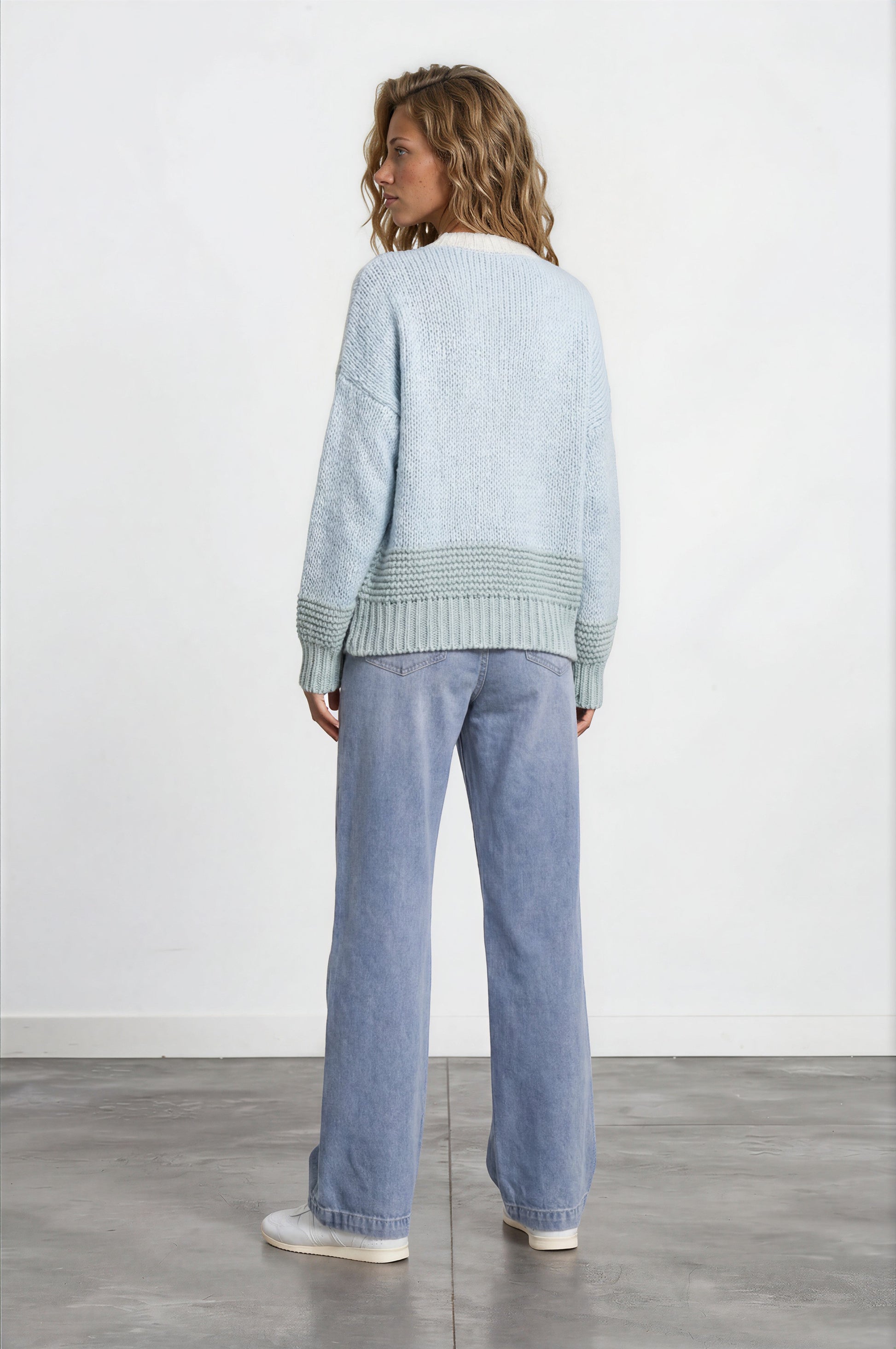 Kash Jeans - Relaxed Mid Rise Mum Jeans in Light Denim