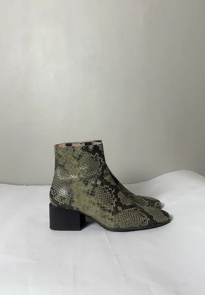 Acne Studios-skinnboots