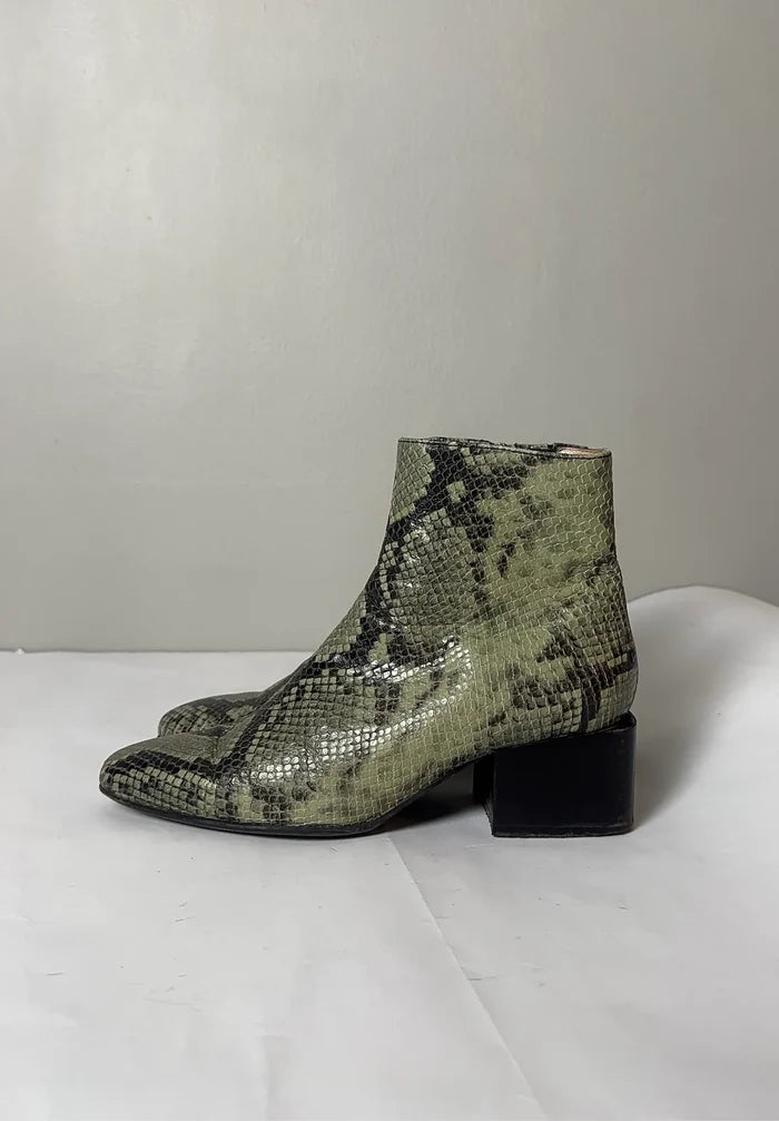 Acne Studios-skinnboots