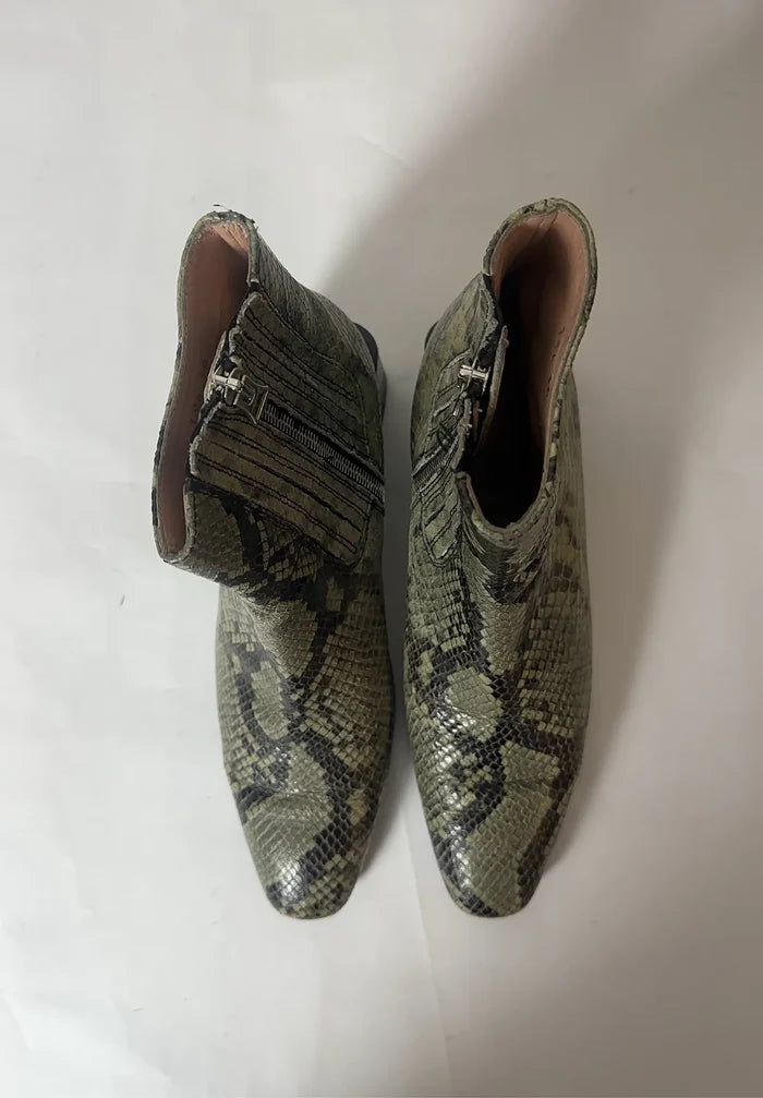 Acne Studios-skinnboots