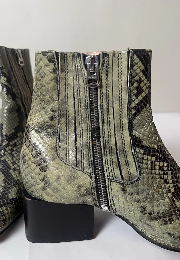 Acne Studios-skinnboots