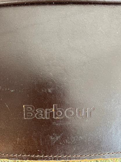 Barbour-axelremsväska