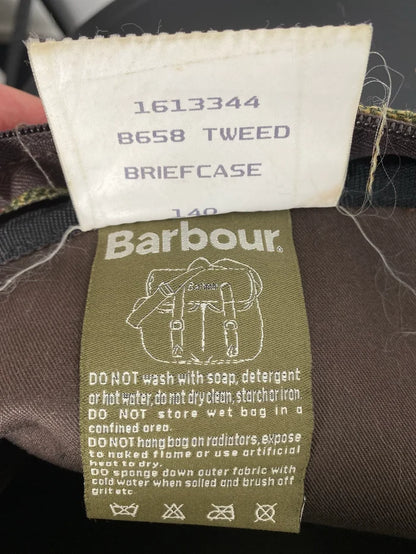 Barbour-axelremsväska