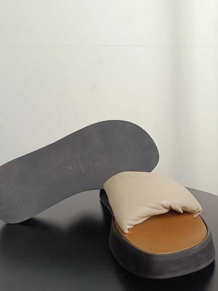 Flattered Bea Leather Cream-sandaler NWOT
