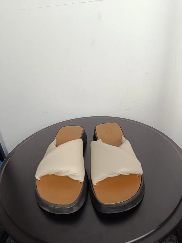 Flattered Bea Leather Cream-sandaler NWOT