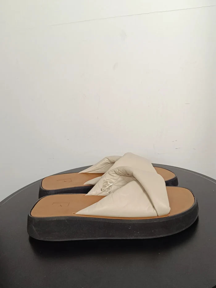 Flattered Bea Leather Cream-sandaler NWOT