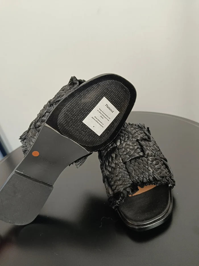 Flattered Black Braided Flats-sandaler NWOT