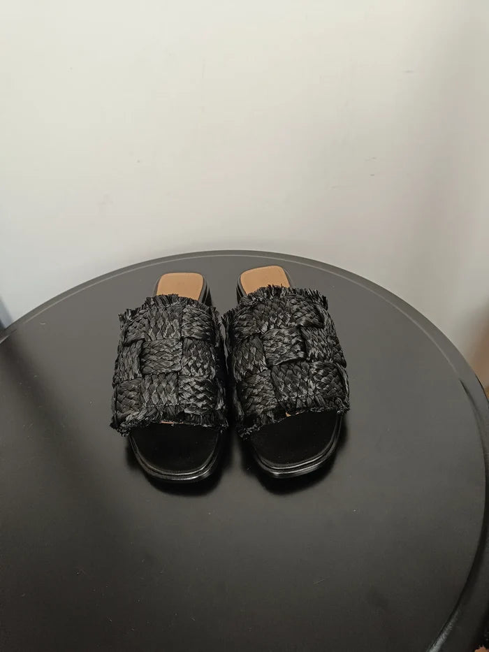 Flattered Black Braided Flats-sandaler NWOT