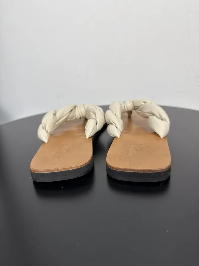 Flattered Blanche Creme Leather-skinnflip-flops NWOT