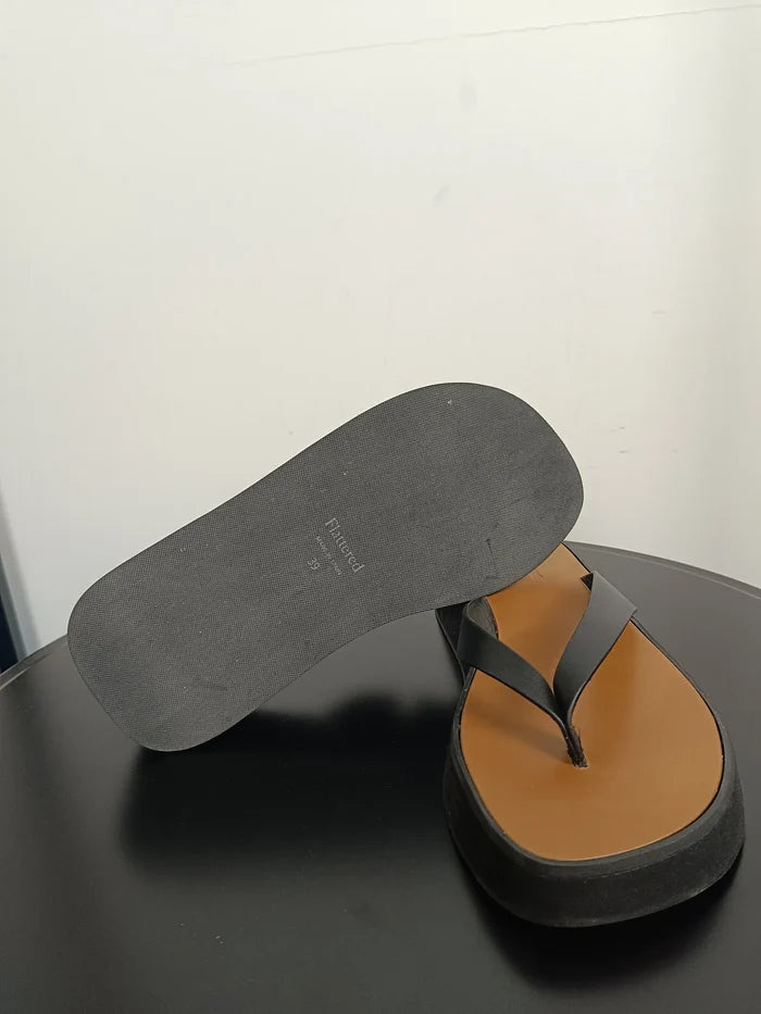 Flattered Brooke Black Leather-skinnflip-flops