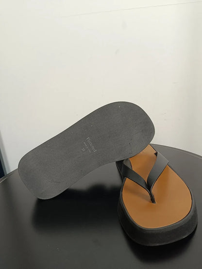 Flattered Brooke Black Leather-skinnflip-flops