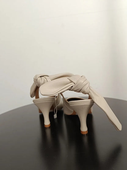 Flattered Francesca Bow-skinnklackar NWOT