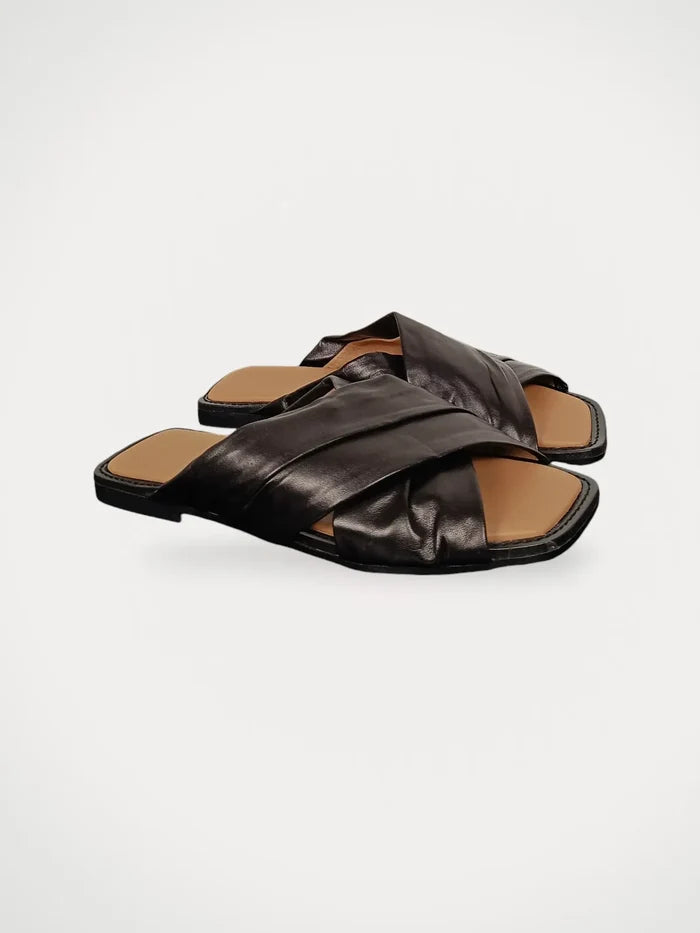 Flattered Gabriella Black Leather-skinnsandaler NWOT