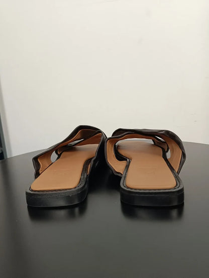 Flattered Gabriella Black Leather-skinnsandaler NWOT