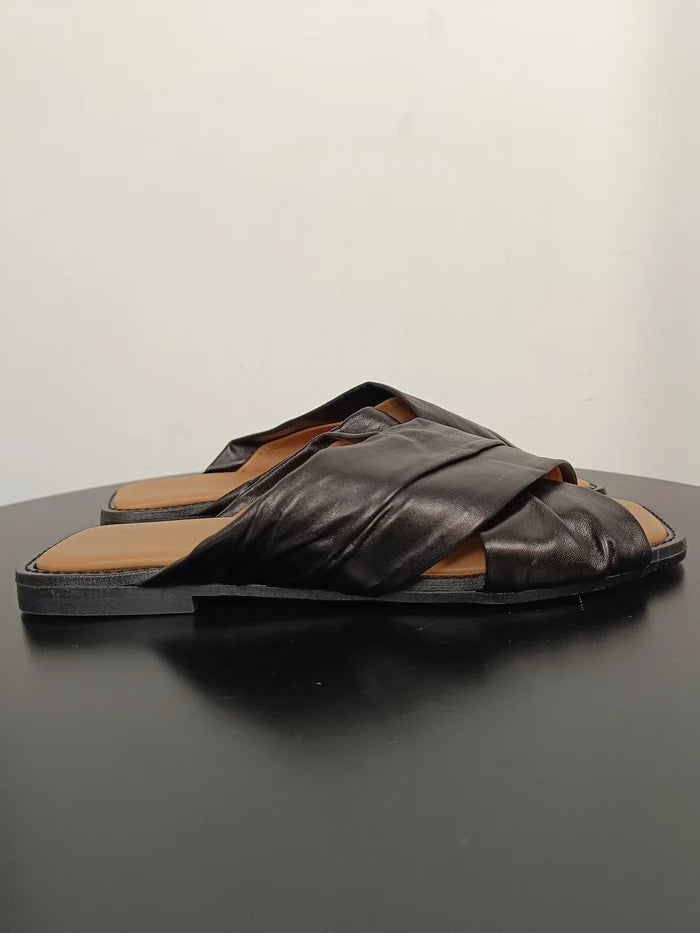 Flattered Gabriella Black Leather-skinnsandaler NWOT