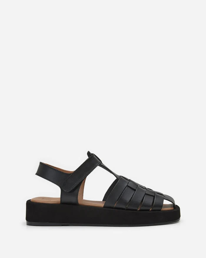 Flattered Gigi Black Leather-skinnsandaler NWOT