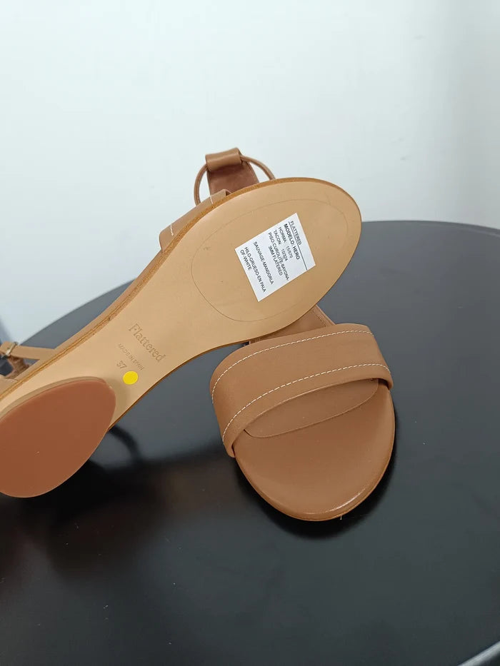 Flattered Hero-skinnsandaler NWOT
