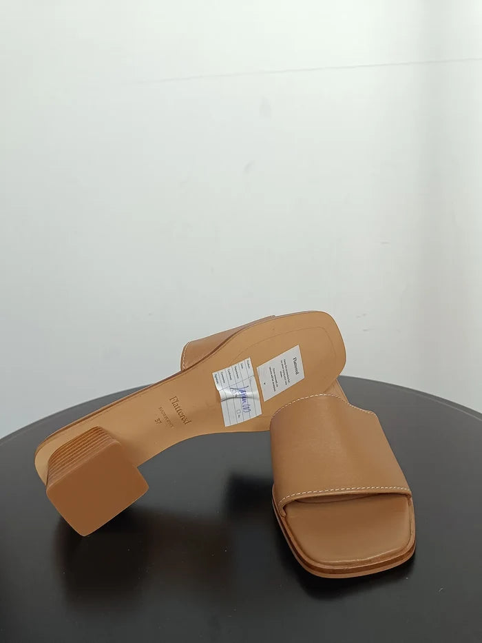 Flattered Jody Beige-skinnklackar NWOT