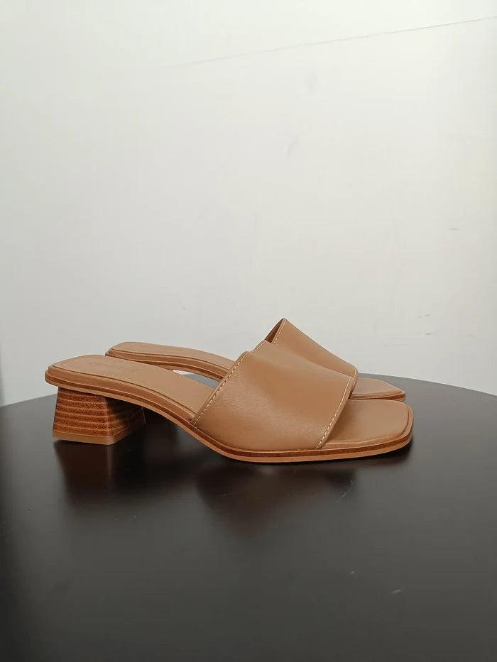 Flattered Jody Beige-skinnklackar NWOT