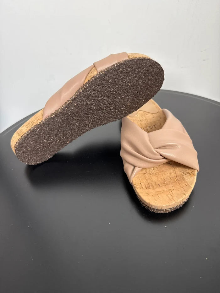 Flattered Lou Beige Vegan-skinnsandaler NWOT