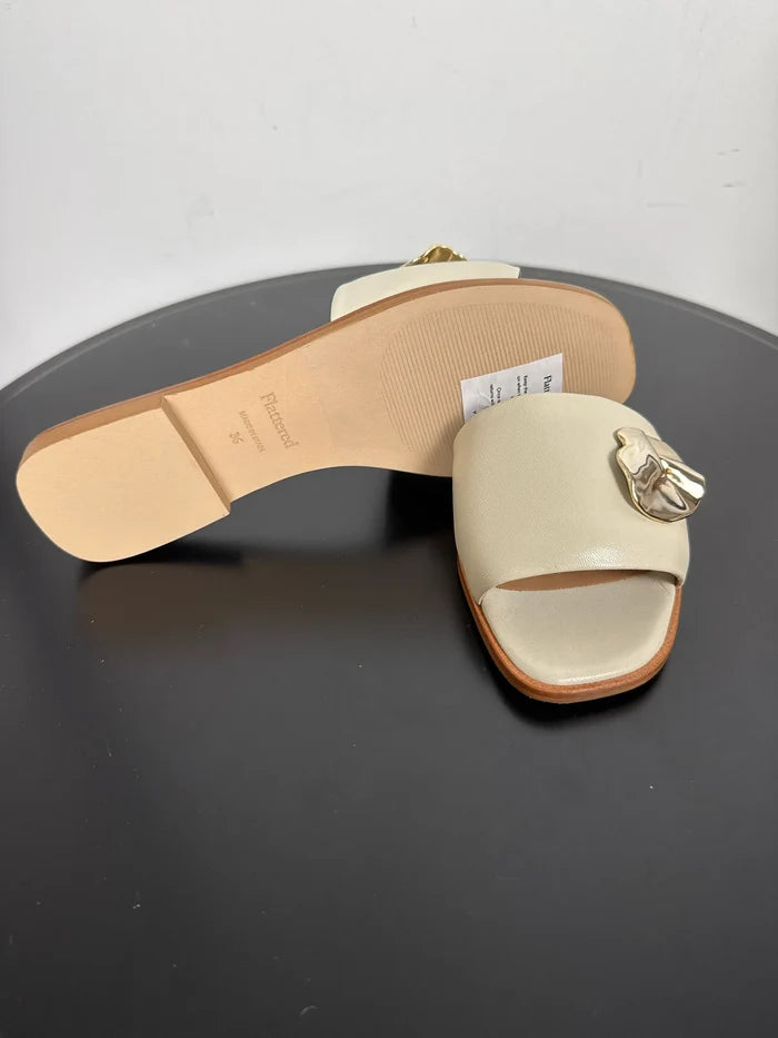 Flattered Mira Creme Leather-skinnsandaler NWOT