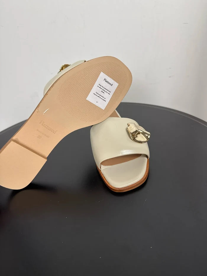 Flattered Mira Creme Leather-skinnsandaler NWT