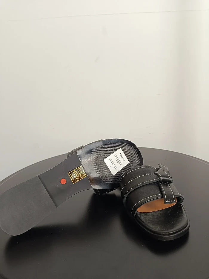 Flattered My-skinnsandaler NWOT