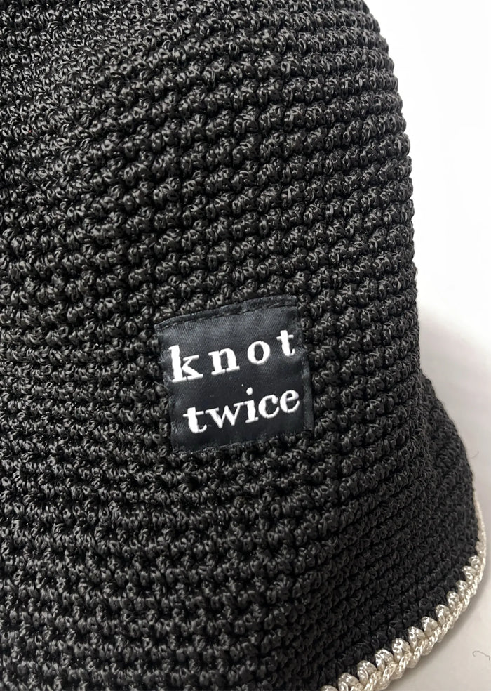 Knot twice-hatt
