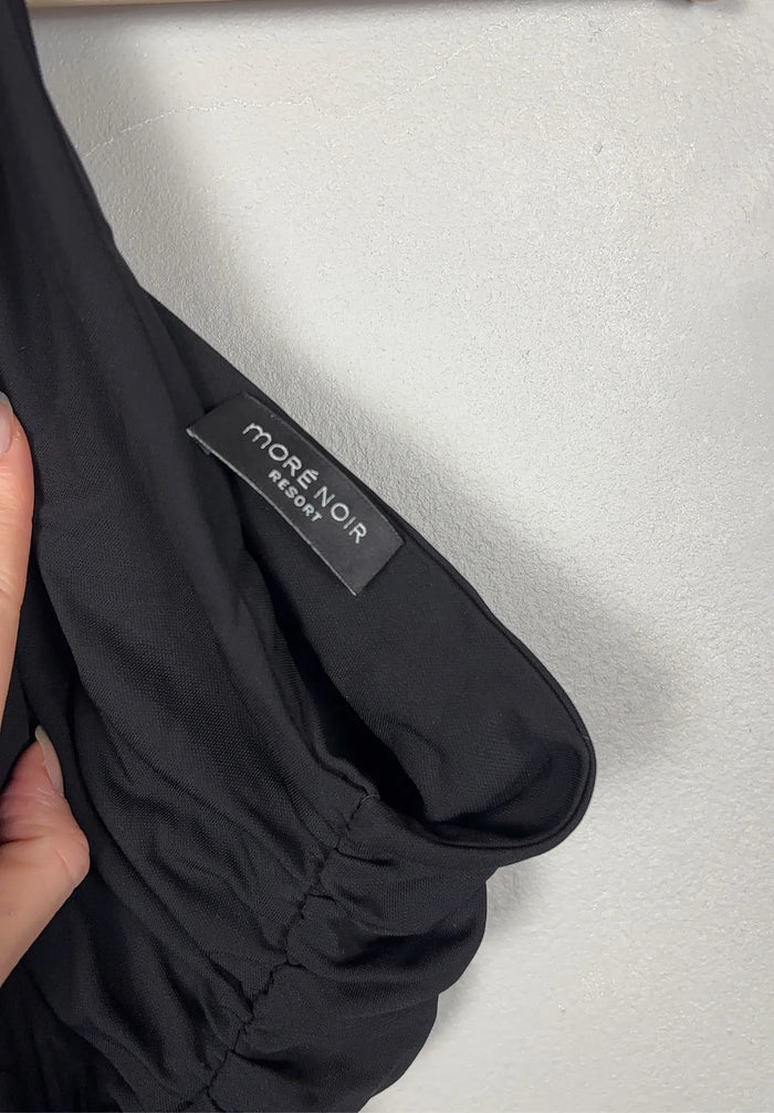 More Noir --klänning NWOT