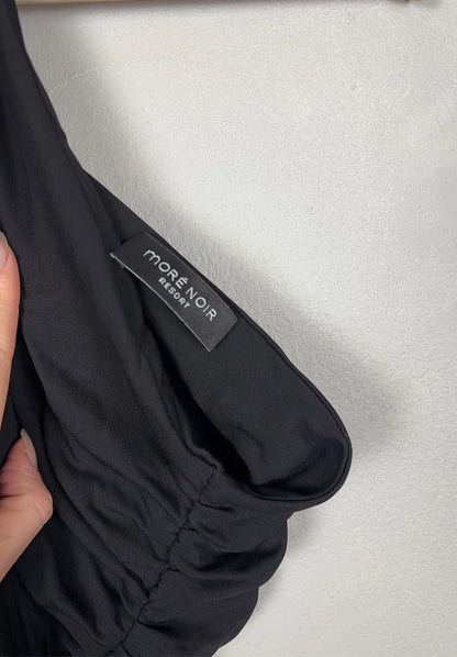 More Noir --klänning NWOT