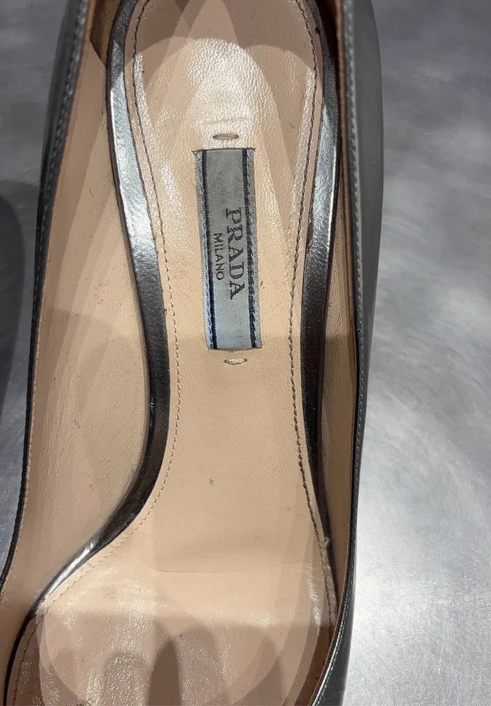 Prada-skinnklackar
