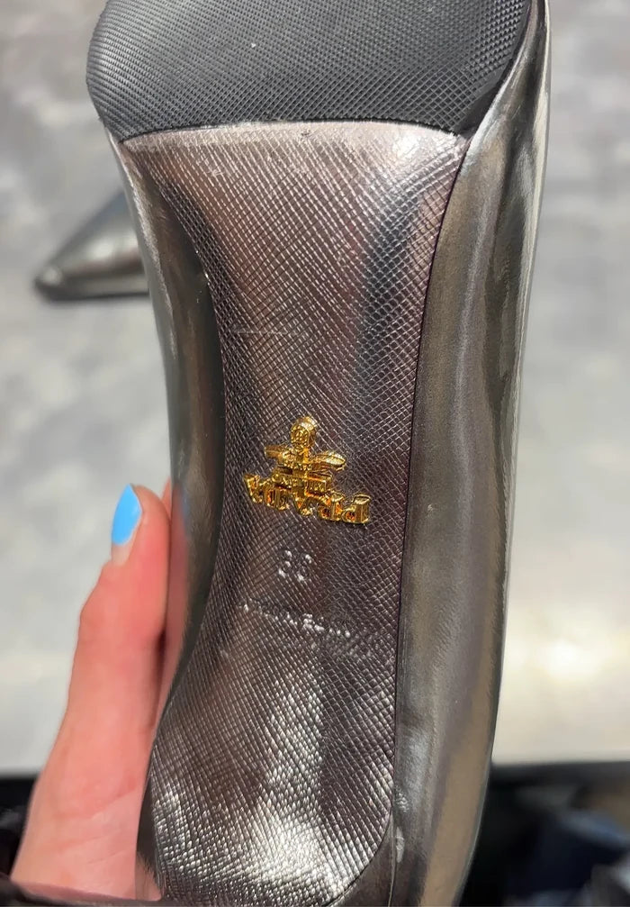 Prada-skinnklackar