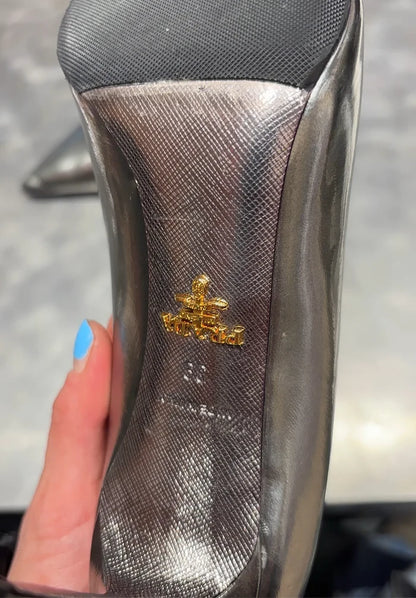Prada-skinnklackar
