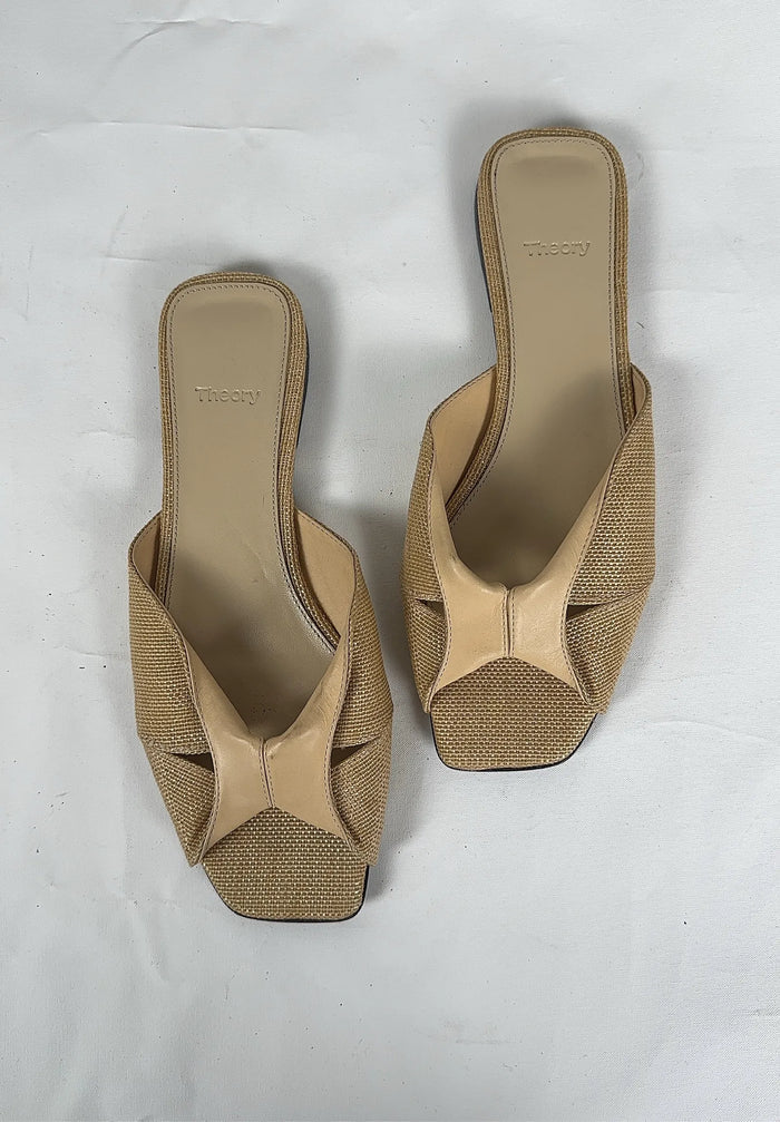 Theory-sandaler