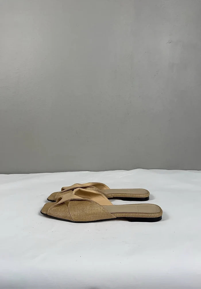 Theory-sandaler