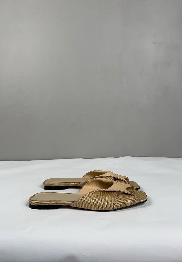 Theory-sandaler
