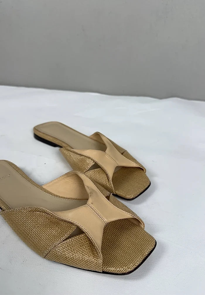 Theory-sandaler